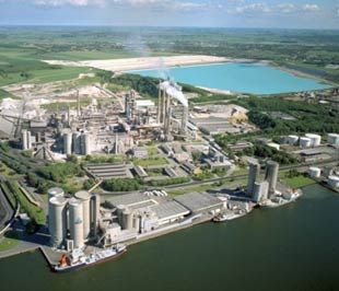 สนทนาออนไลน์เกี่ยวกับการลงทุนพัฒนาเขตเศรษฐกิจยุงก๊วด